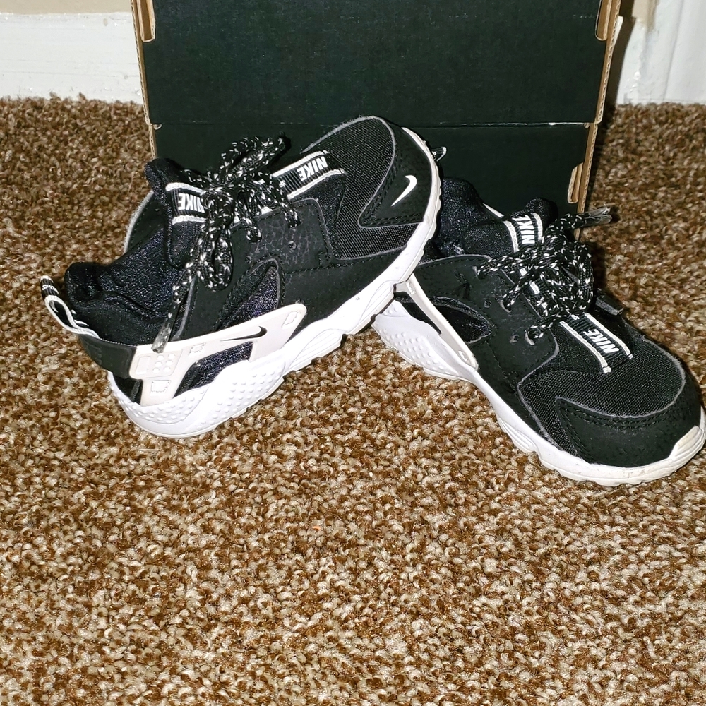 Nike toddler 7c shoes